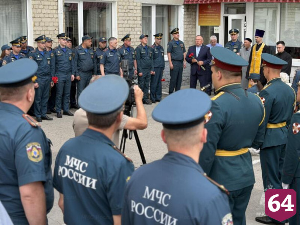 В Саратове увековечили память погибших на пожаре сотрудников МЧС